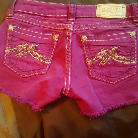 Women's shorts - Picture 1 of 3